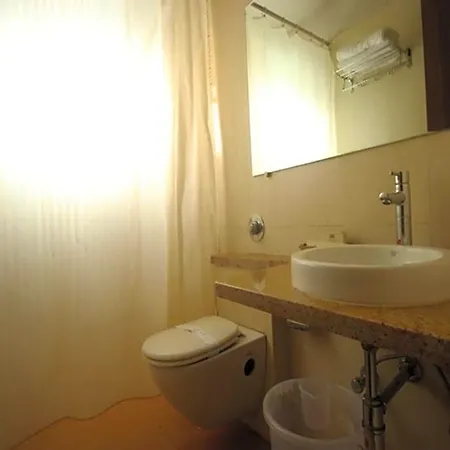 The Caliph Hotel, Near Powai 3* Mumbai
