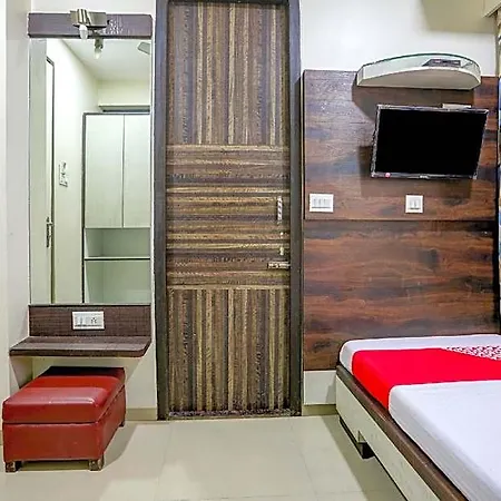 Nishita Residency Hotel 3*