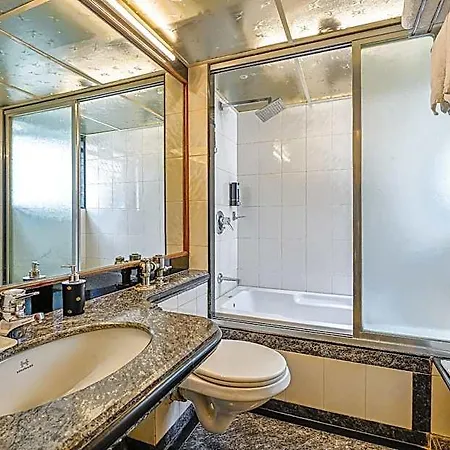 Regal Enclave Hotel 3*