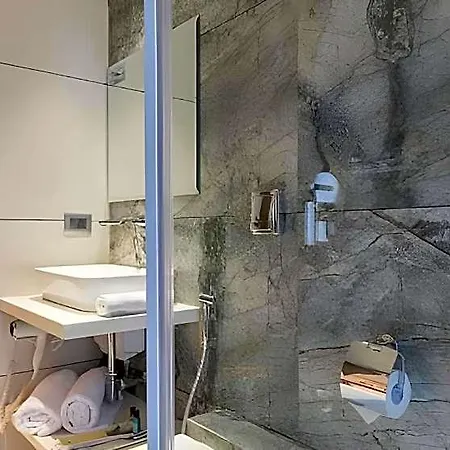 Airlink Hotel 3*