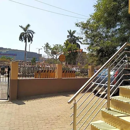 La Metro Near Bkc Hotel