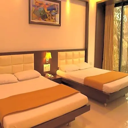 La Metro Near Bkc Hotel 3*