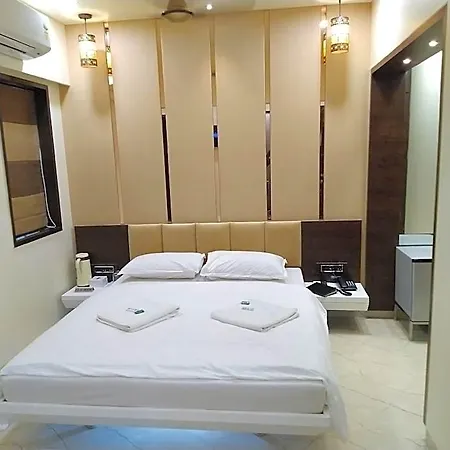 La Metro Near Bkc Hotel 3*