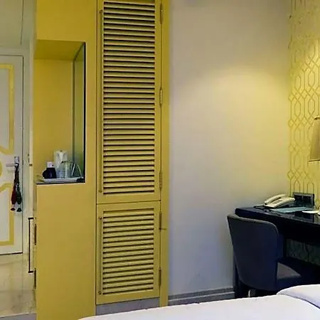 Hotel Hotel, Colaba - A Seafront 3*