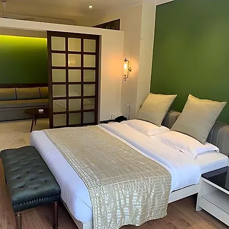 Diplomat, Colaba 3*