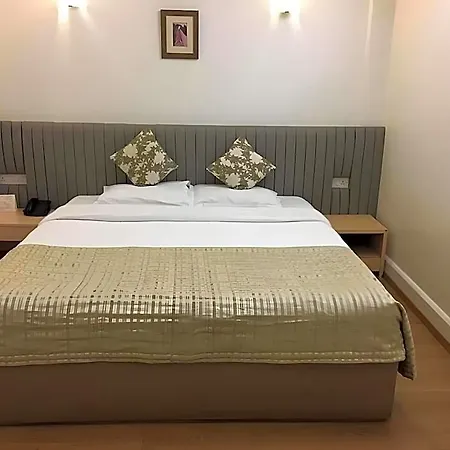 Diplomat, Colaba 3*