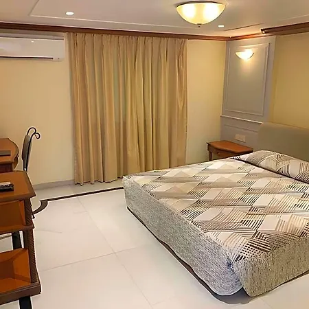 Diplomat, Colaba Hotel 3*
