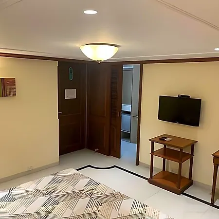 Hotel Diplomat, Colaba Mumbai