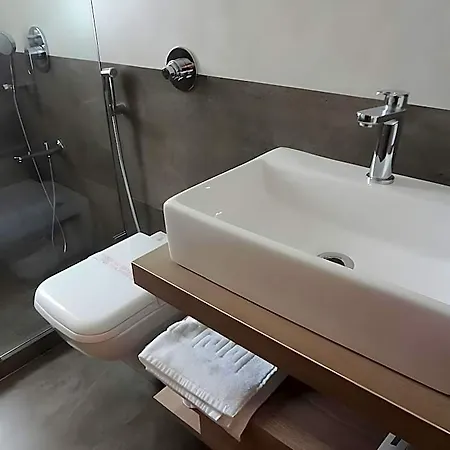 Hotel Diplomat, Colaba Mumbai