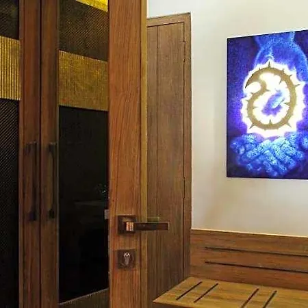 Hotel Le Sutra Hotel, Khar, 4*