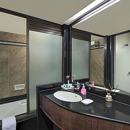 Hotel The International By Tunga 3*