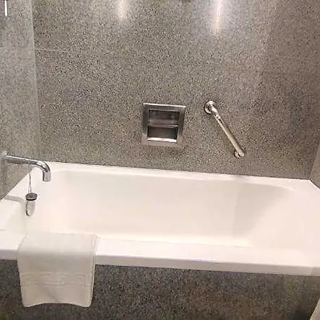 Marine Plaza Hotel