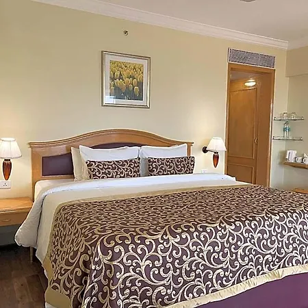 Ramada Plaza By Wyndham Palm Grove Hotel