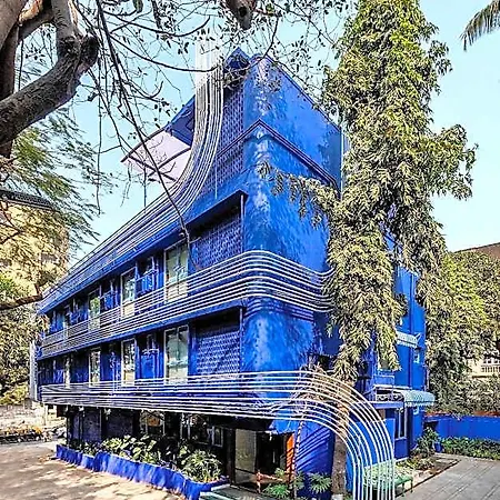 Kemps Corner Hotel 2*