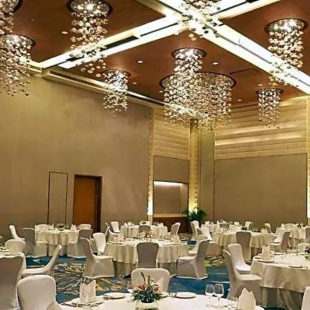 Courtyard By Marriott International Airport 5*