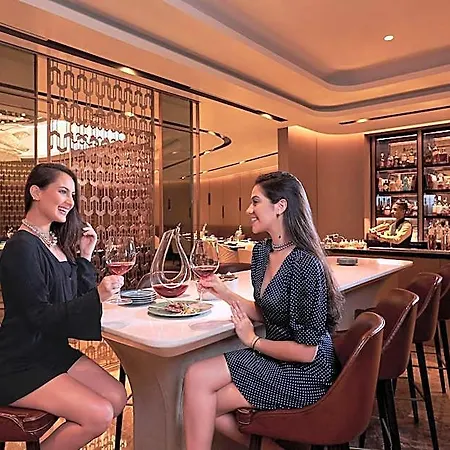 Courtyard By Marriott International Airport