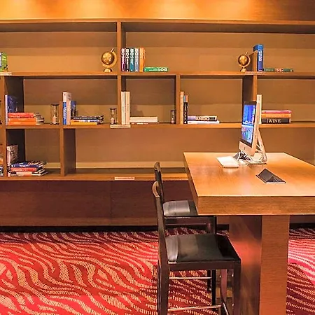 Courtyard By Marriott International Airport Hotel 5*