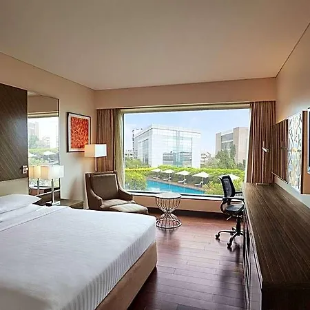 Courtyard By Marriott International Airport 5*