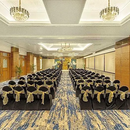 Kohinoor Continental, Airport Hotel 4*