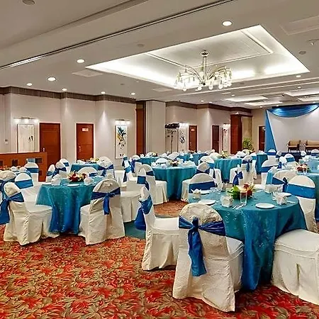 Kohinoor Continental, Airport 4*