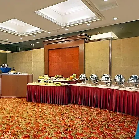 Kohinoor Continental, Airport