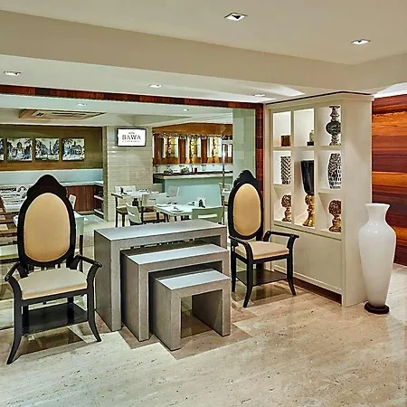 Bawa Continental Juhu 3*