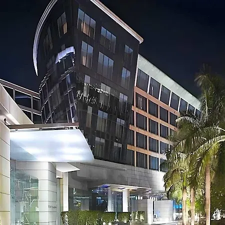 Hyatt Regency International Airport 5*