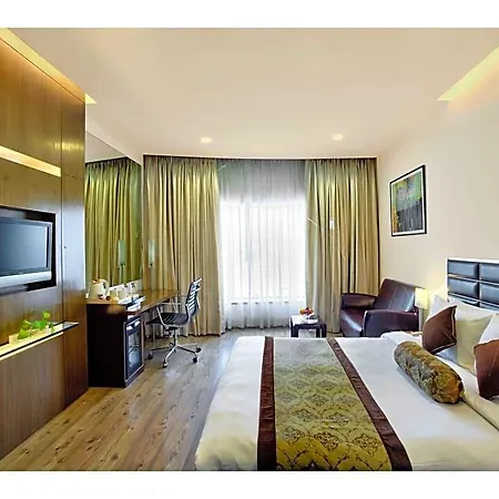 Hotel Ramada Powai & Convention Centre 5*