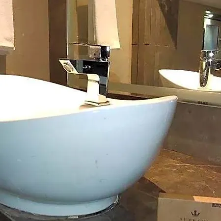 Supreme - Cuffe Parade 3*