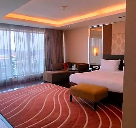 Hotel International Airport By Ihg 5*
