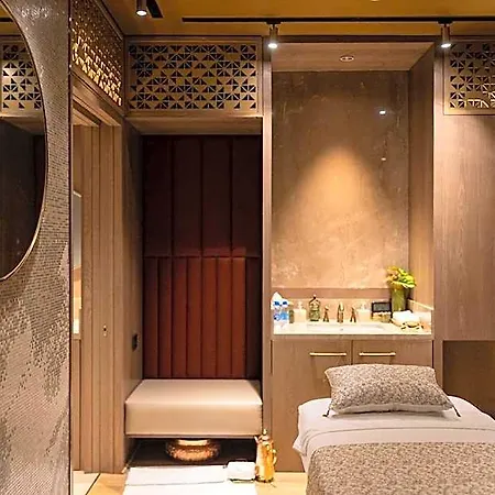 Taj Lands End