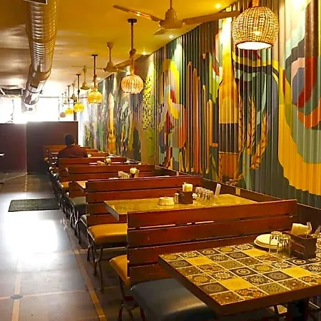 Hotel Q Deck - Parle Station And Near To Airport Mumbai