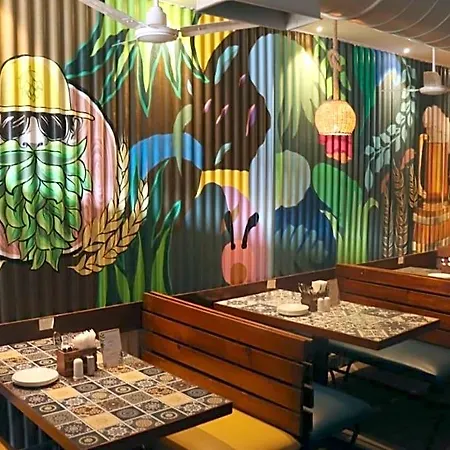 Hotel Q Deck - Parle Station And Near To Airport