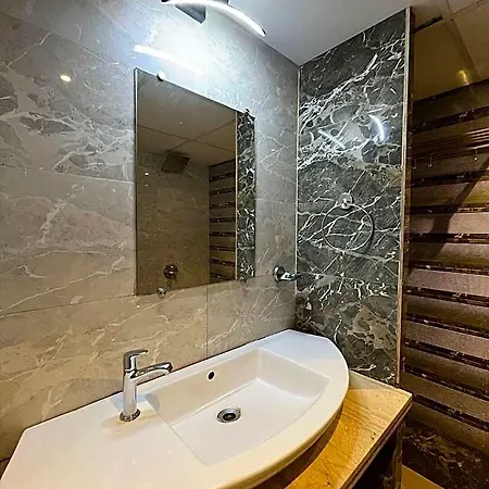 Windflower Regency - Near Kokilaben Hospital 3*