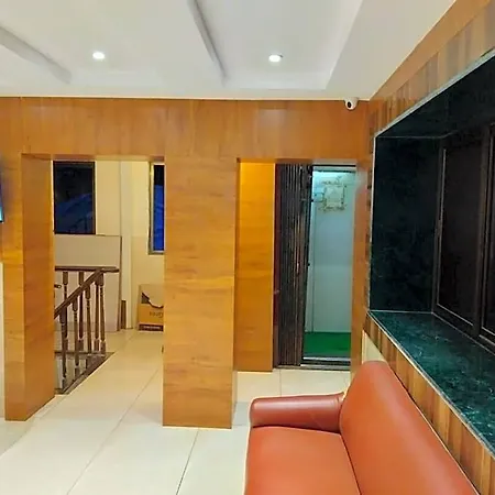 Hotel Rishi International - Grant Road 3*