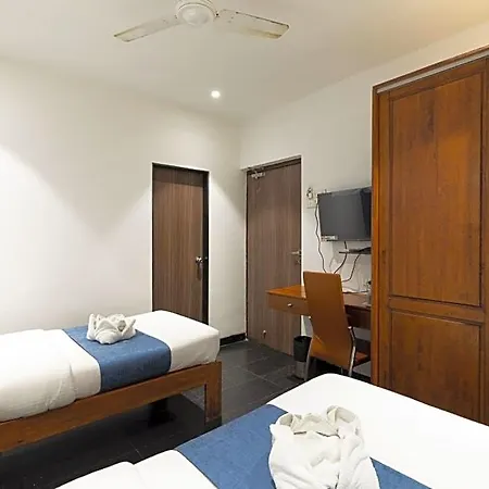 Q Deck - Parle Station And Near To Airport 3* Mumbai