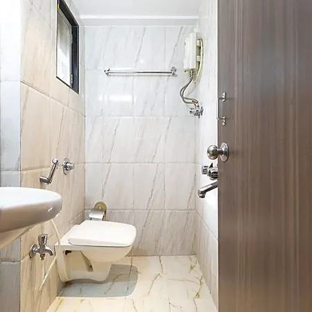 Q Deck - Parle Station And Near To Airport 3*
