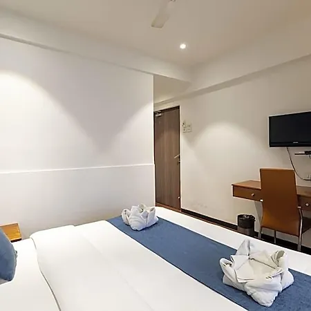 Q Deck - Parle Station And Near To Airport 3*