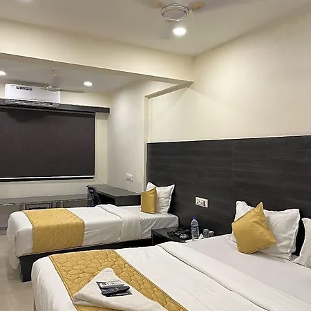 Hotel Windflower Regency - Near Kokilaben Hospital 3*