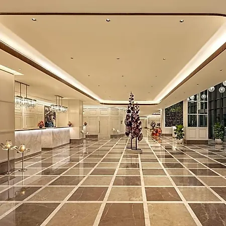 Aurika, International Airport - Luxury By Lemon Tree Hotel 5*