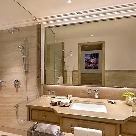 Aurika, International Airport - Luxury By Lemon Tree 5*