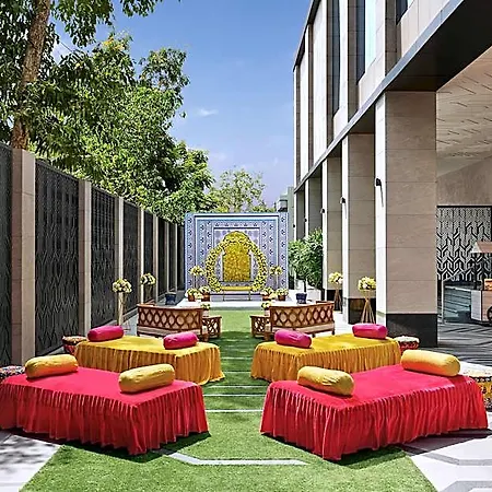 Fairfield By Marriott International Airport 4*
