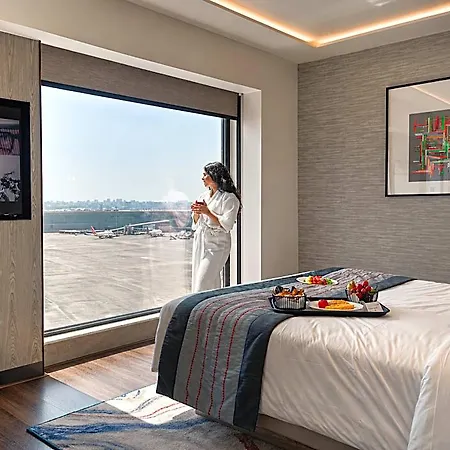 Fairfield By Marriott International Airport 4*