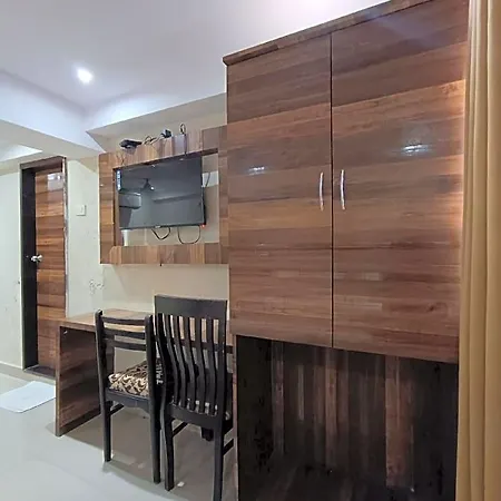 Rishi International - Grant Road Hotel 3*