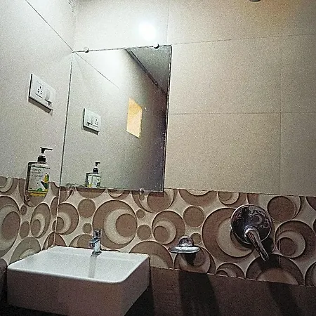 Rishi International - Grant Road Hotel 3*