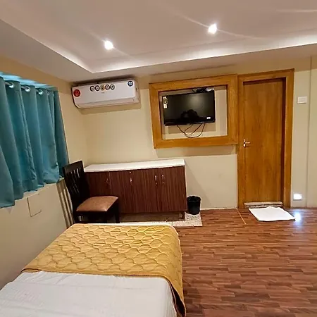 Hotel Rishi International - Grant Road
