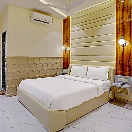 Collection O Palm Springs Hotel Mumbai