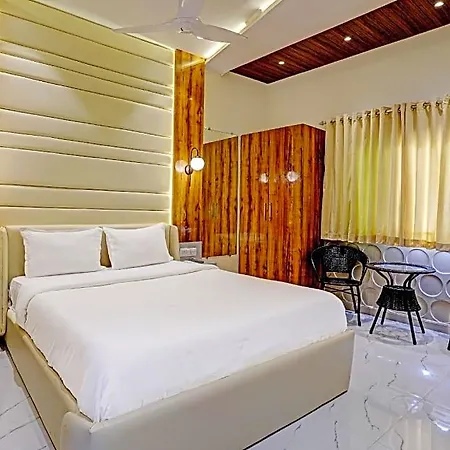 Collection O Palm Springs 3*
