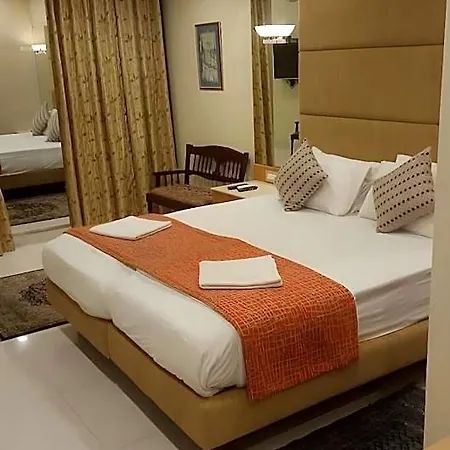 Hotel Bentley Marine Drive