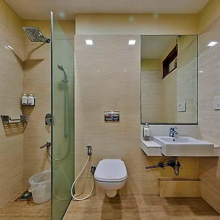 Hotel Bentley Marine Drive 2*